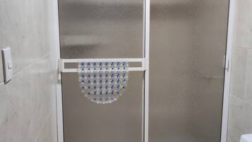 Habitación doble familiar, para no fumadores, vista a la montaña | Baño