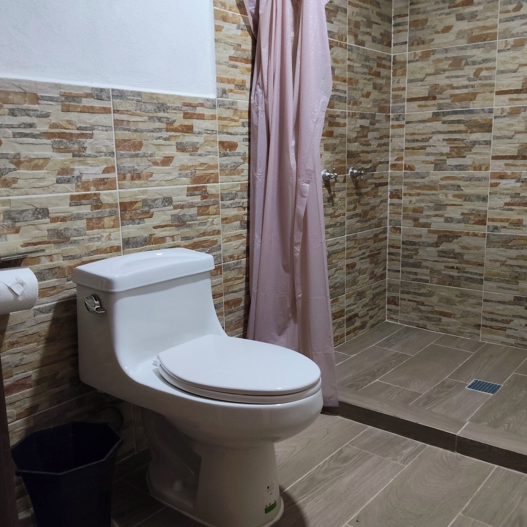 Habitación con 1 cama matrimonial o 2 individuales | Baño