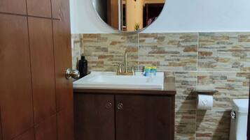 Habitación con 1 cama matrimonial o 2 individuales | Baño