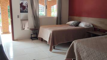 Habitación doble Confort, para no fumadores | Ropa de cama de alta calidad, edredón, wifi gratis y ropa de cama