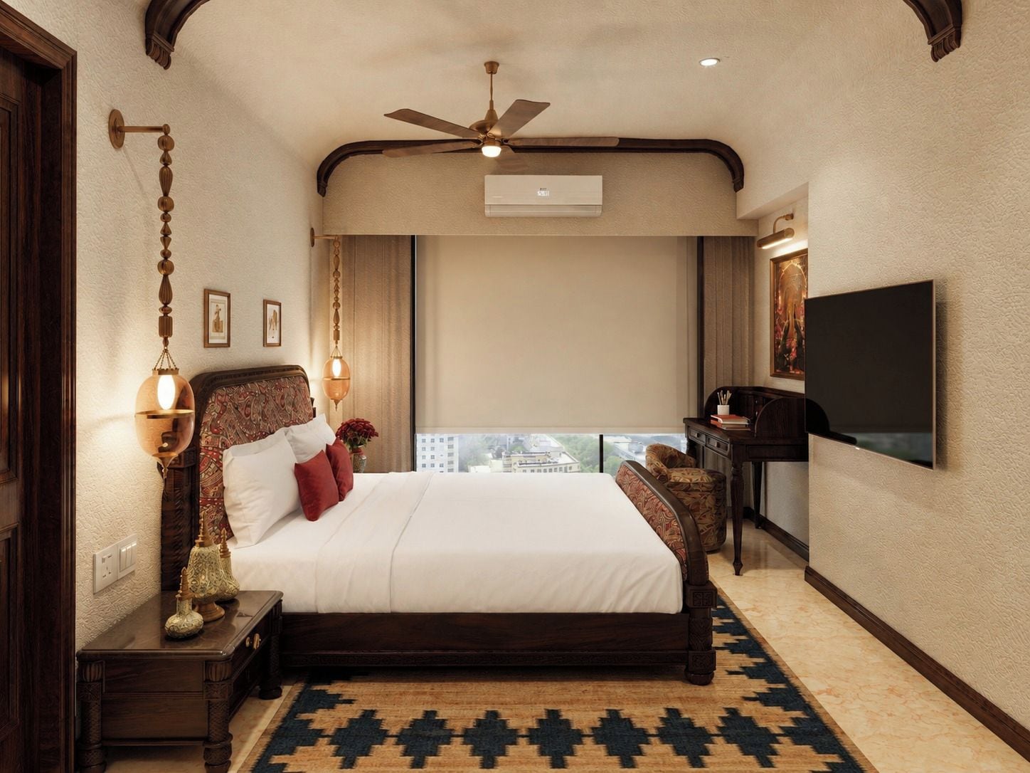 Una camera d'albergo con un letto grande, una ventola a soffitto, una TV a schermo piatto e vista sulla città.