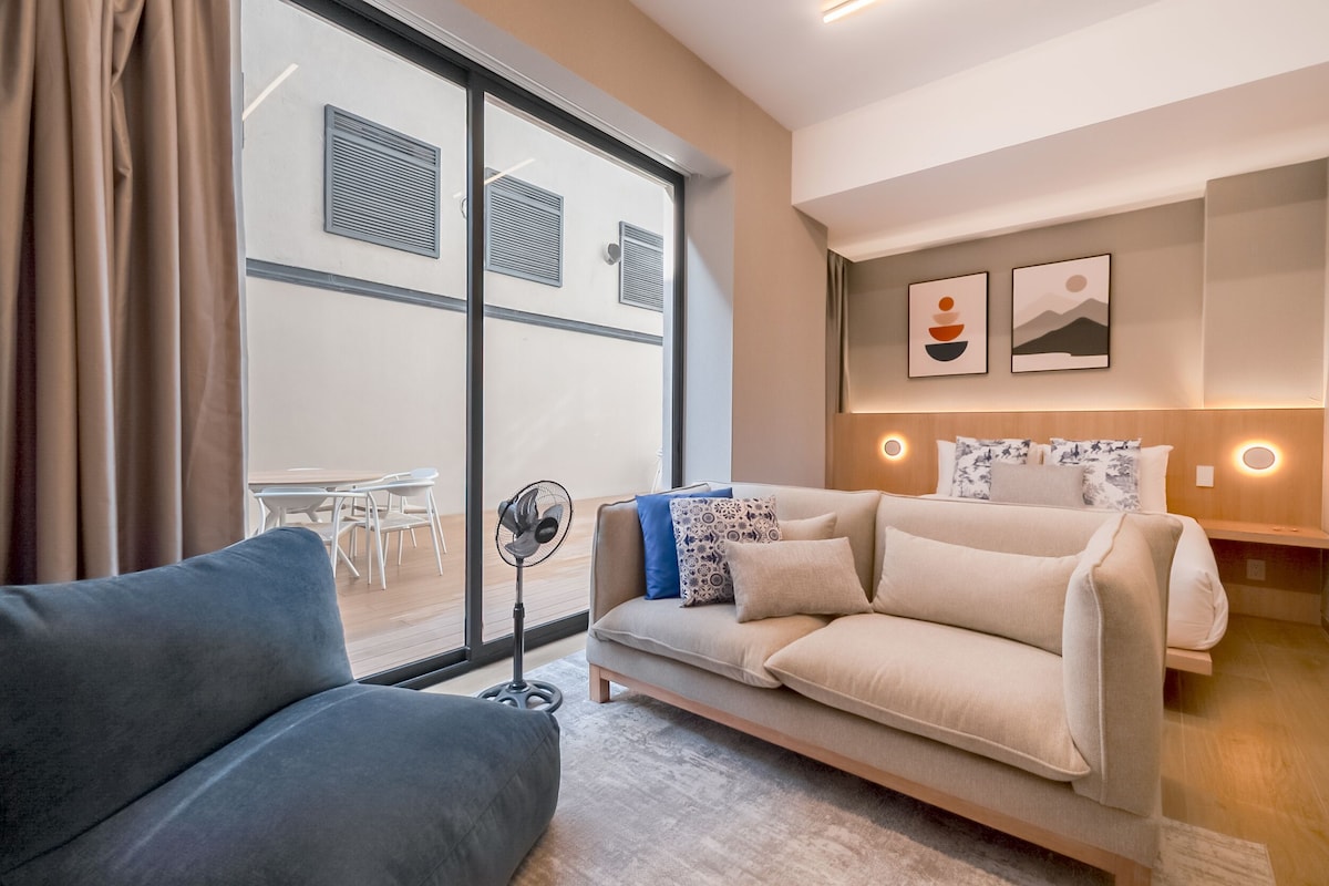 Studio Superior, 1 giường cỡ queen, hiên, tầng trệt | Bộ đồ giường cao cấp, két bảo mật tại phòng 