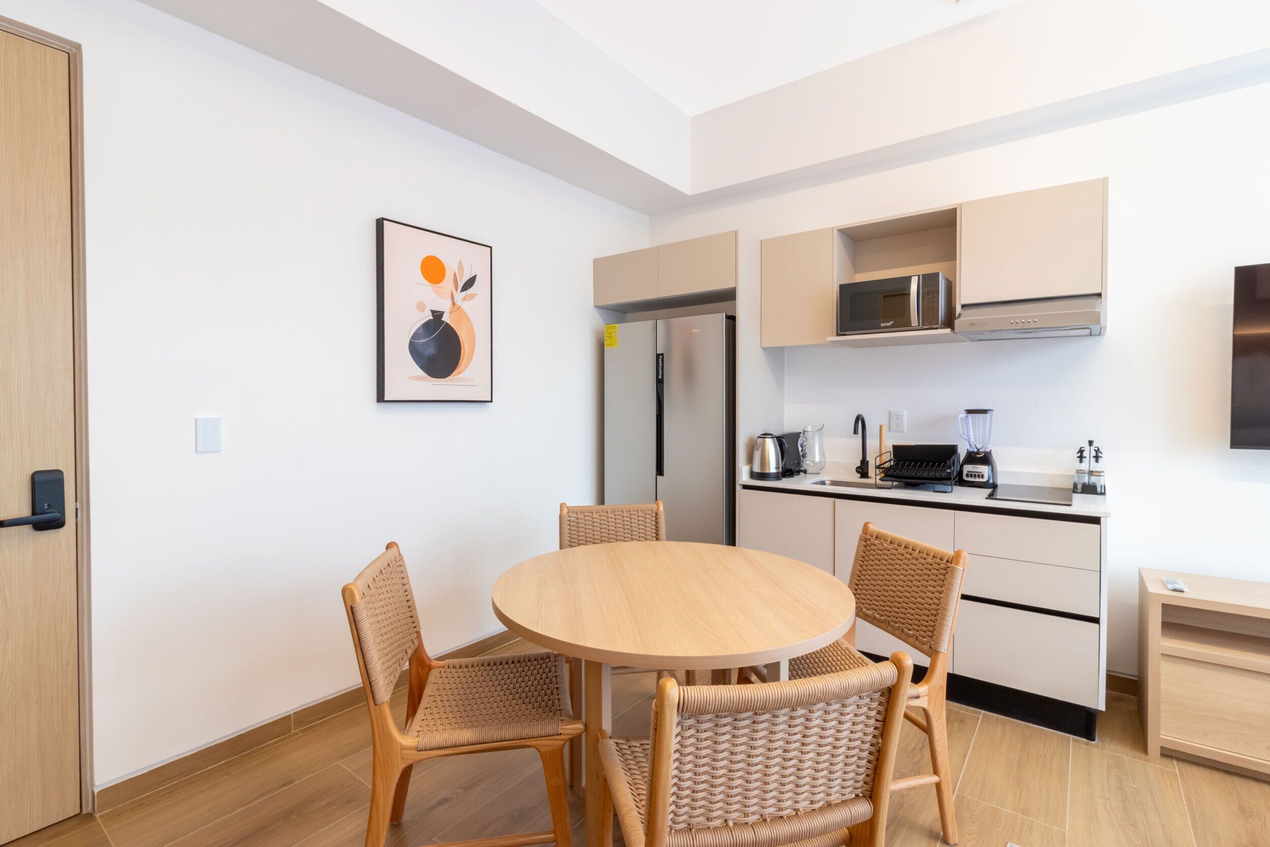 Superior Studio, Balcony | Dining