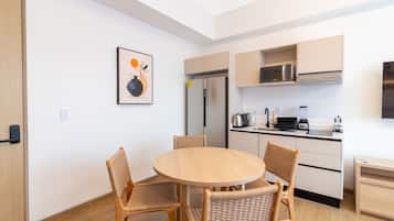 Superior Studio, Balcony | Dining