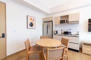 Superior Studio, Balcony | Dining - Myla Magnolia (Ciudad de México)