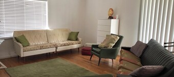 BLUE GUM COTTAGE - 3 bedrooms, just minutes to the river & beach.