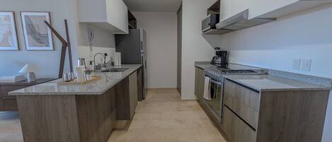 Coffee/tea maker, fridge, microwave, stovetop