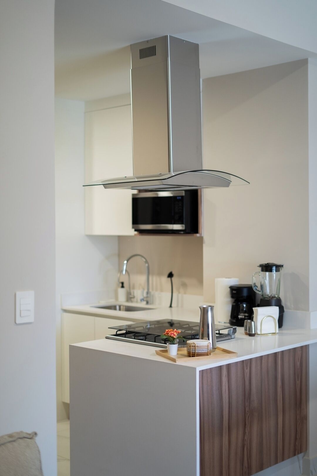 Coffee/tea maker, fridge, microwave, stovetop