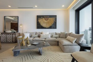 TV - Mr. W | Stunning 3-Bedroom Apartment in Bantay | Bucerías (Bucerías)