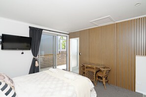 Room - 🥭 Mango Manor: Relaxing, private group getaway (Raglan)