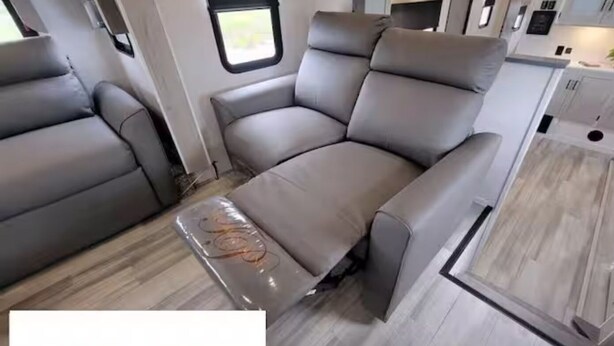 Interior - Peaceful 1-bedroom recreational vehicle with AC in Cleveland (Cleveland)