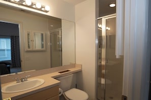 Hair dryer - Prime Location • Gym • Dual-Monitor Workspace (Tampa)