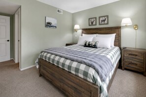 Room - 2BR/2.5BA Bear Meadows Condo on Golf Course (Big Bear Lake)