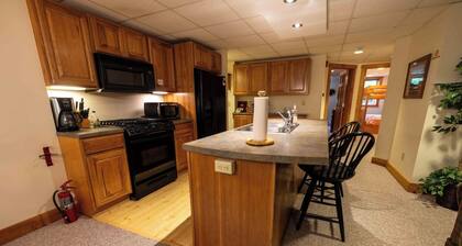 4 bdrms, golf, hikes, tram and waterpark!
