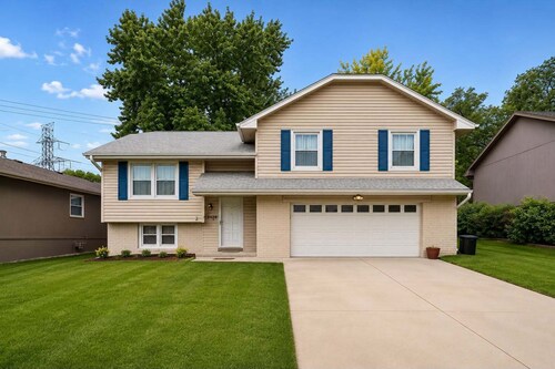 Spacious & Cozy 4BR Home in a Peaceful Omaha Neighborhood