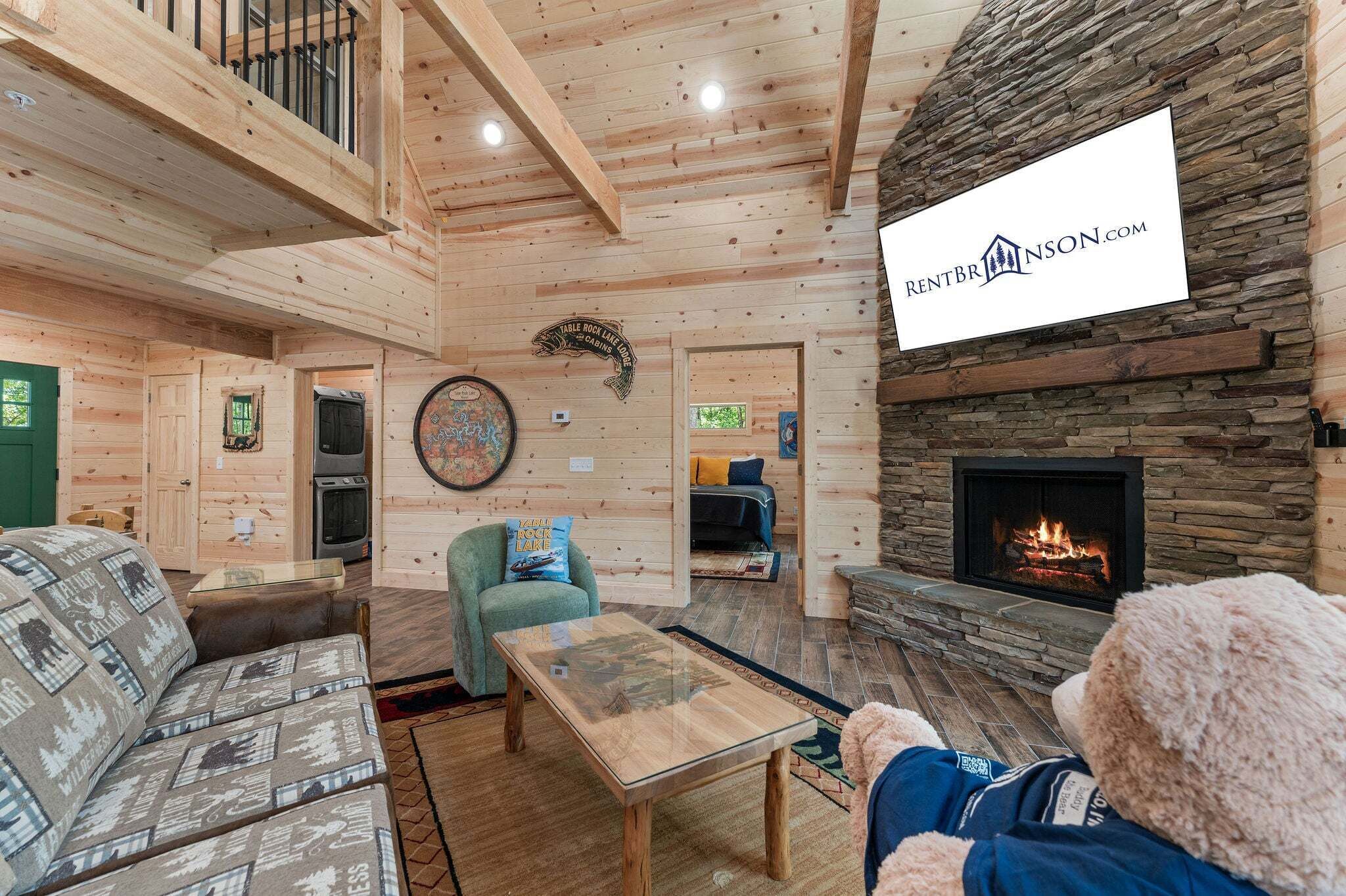 Smart TV, fireplace