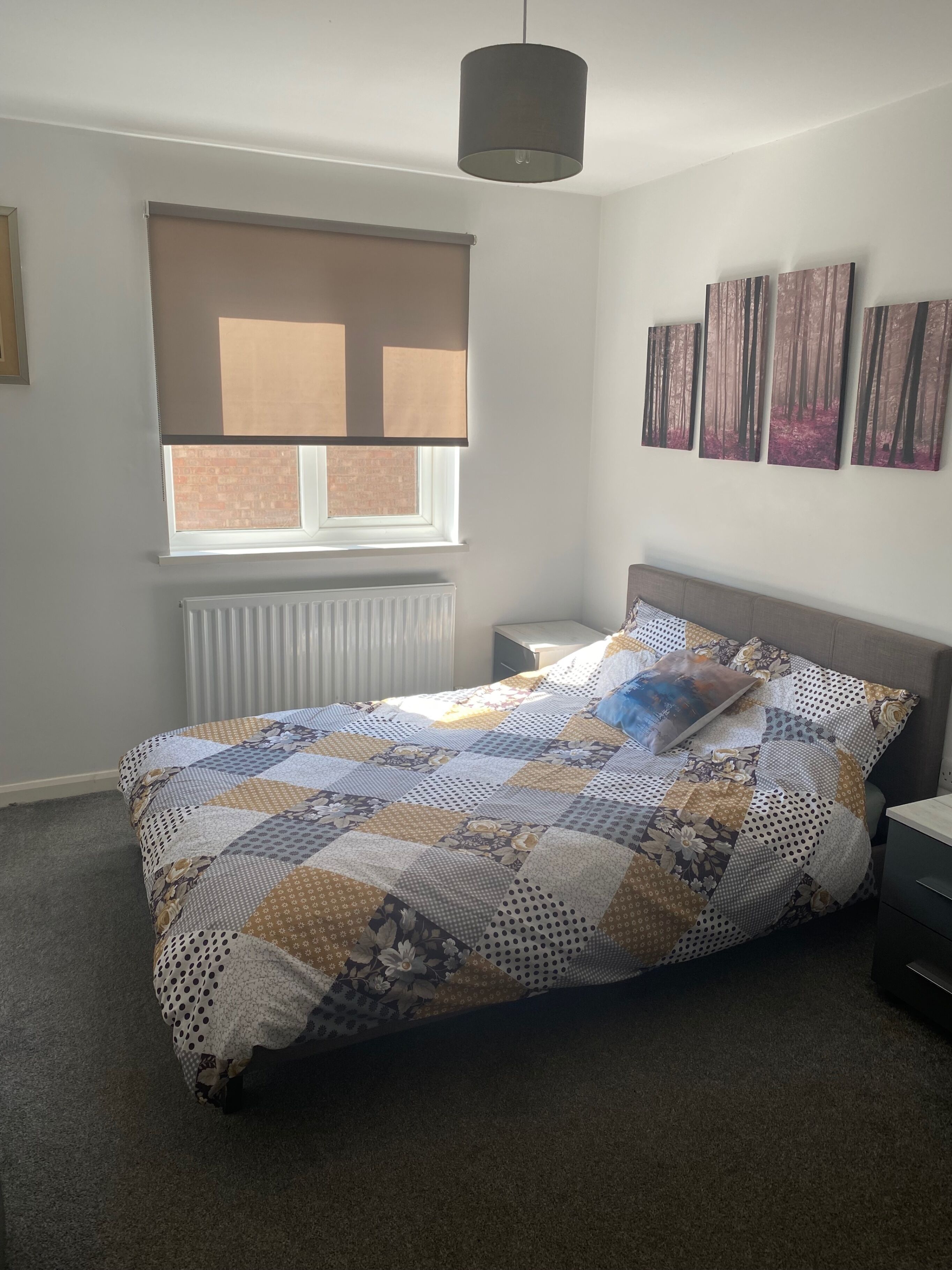 Tabla de planchar con plancha, wifi y ropa de cama 