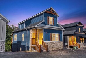 Exterior - NEW Near SilverDollarCity|Sauna+HotTub+Bunk Slide (Branson)