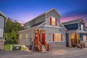 Exterior - NEW Disney Lodge | Hot Tub • Bunk Slide • Near SDC (Branson)