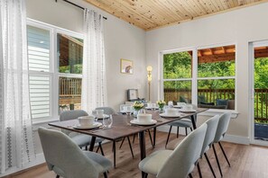 Dining - NEW Disney Lodge | Hot Tub • Bunk Slide • Near SDC (Branson)