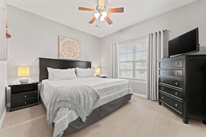 3 bedrooms, iron/ironing board, WiFi (free), bed sheets - Lakefront 3BR condo with resort pool, balcony, and WiFi. (Hollister)