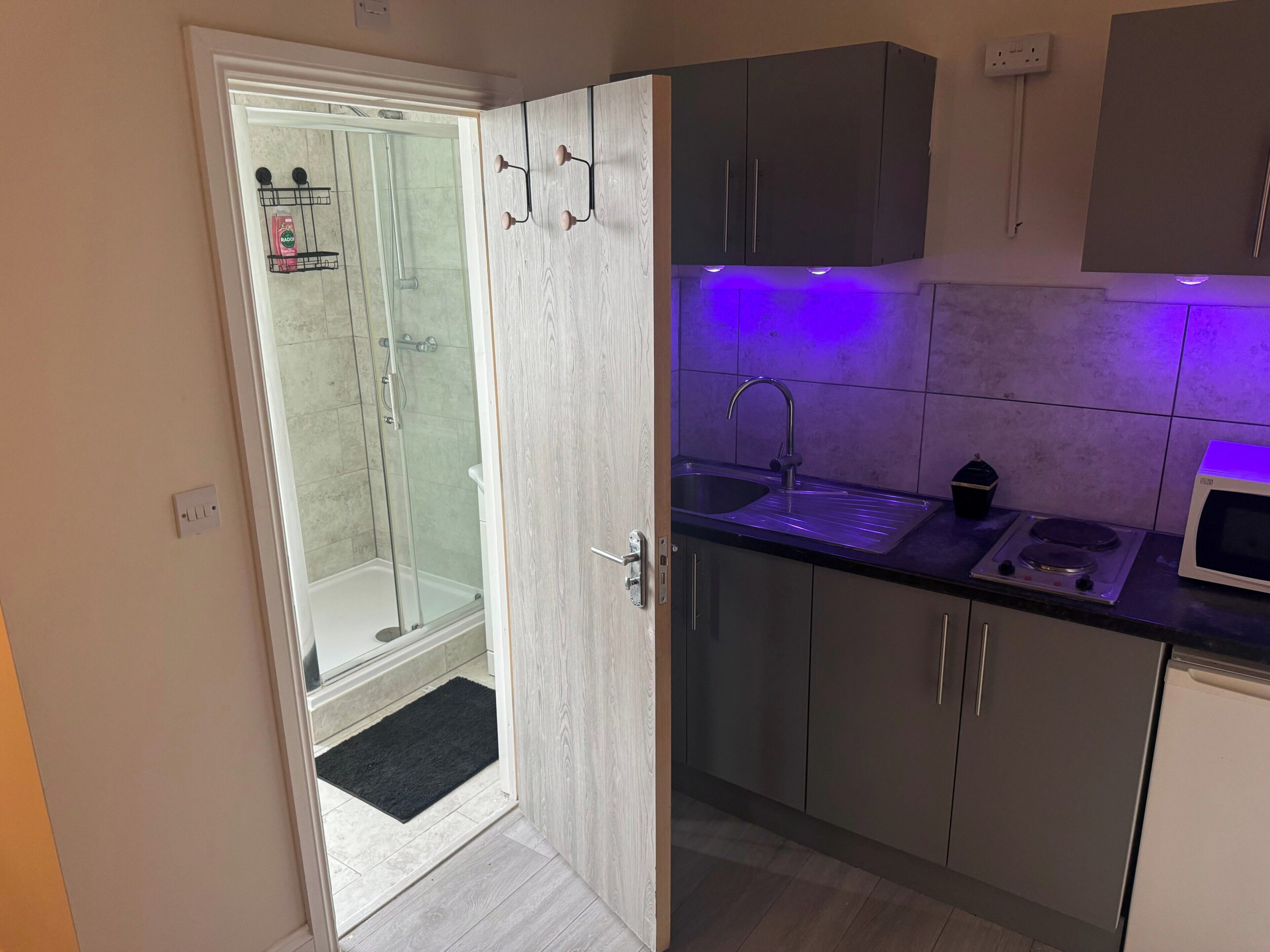 Shower, towels