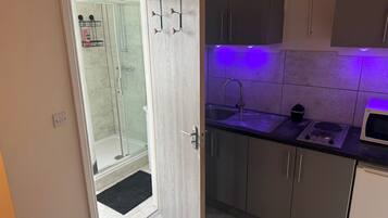 Shower, towels