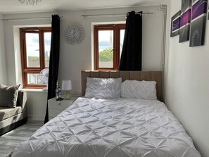 WiFi, bed sheets - Apartment Sleeps 6 with nice area (London)