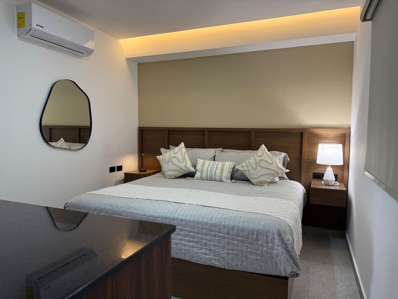 Desk, iron/ironing board, WiFi, bed sheets