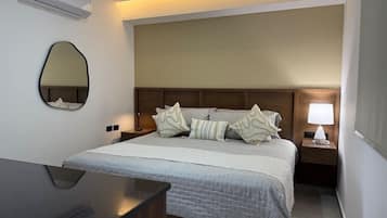Desk, iron/ironing board, WiFi, bed sheets