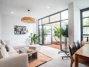 Maisonette, Poolblick | Wohnbereich