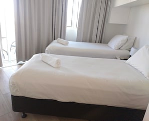 2 chambres, fer et planche à repasser, accès à Internet, literie fournie