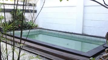 6 piscines intérieures