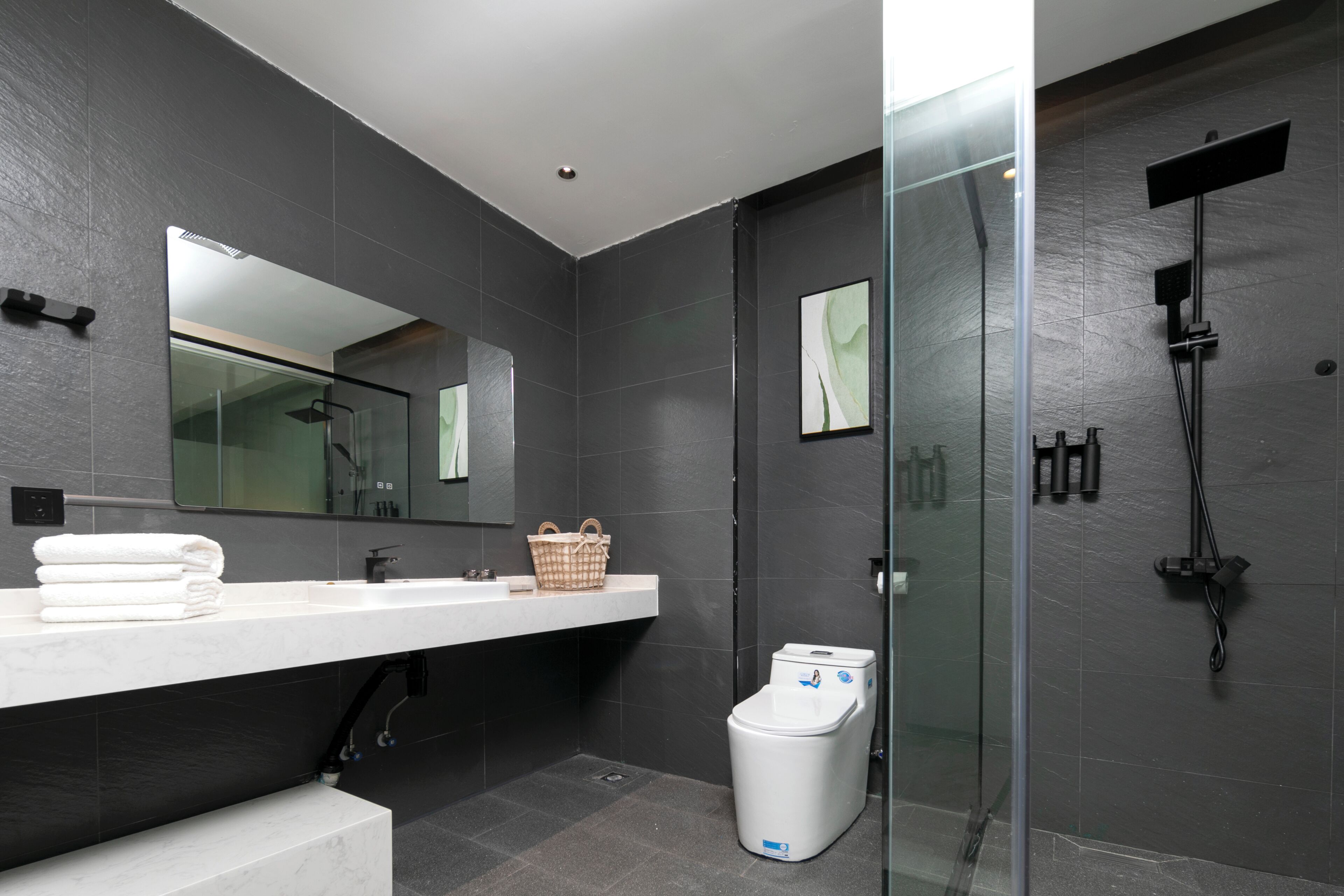 Luxury Twin Room, City View | Bathroom | Shower, free toiletries, hair dryer, slippers