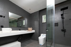 Luxury Twin Room, City View | Bathroom | Shower, free toiletries, hair dryer, slippers - Xiyu Hotel Guangzhou Huadu Square (Guangzhou)