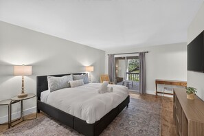 Room - 🌅 *NEW* Comanche Creek Retreat | Lakeside Pool, Golf & Pickleball 🏖️ (Lago Vista)
