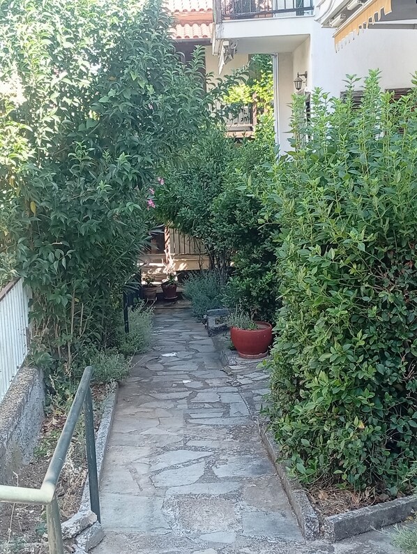 Property grounds - Olympian sunrise balcon/two-story,cosy apartment in Litochoro (Litochoro)
