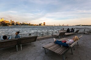 Terrace/patio - Blueground | Financial District, rooftop pool, nr Brooklyn Bridge (New York)