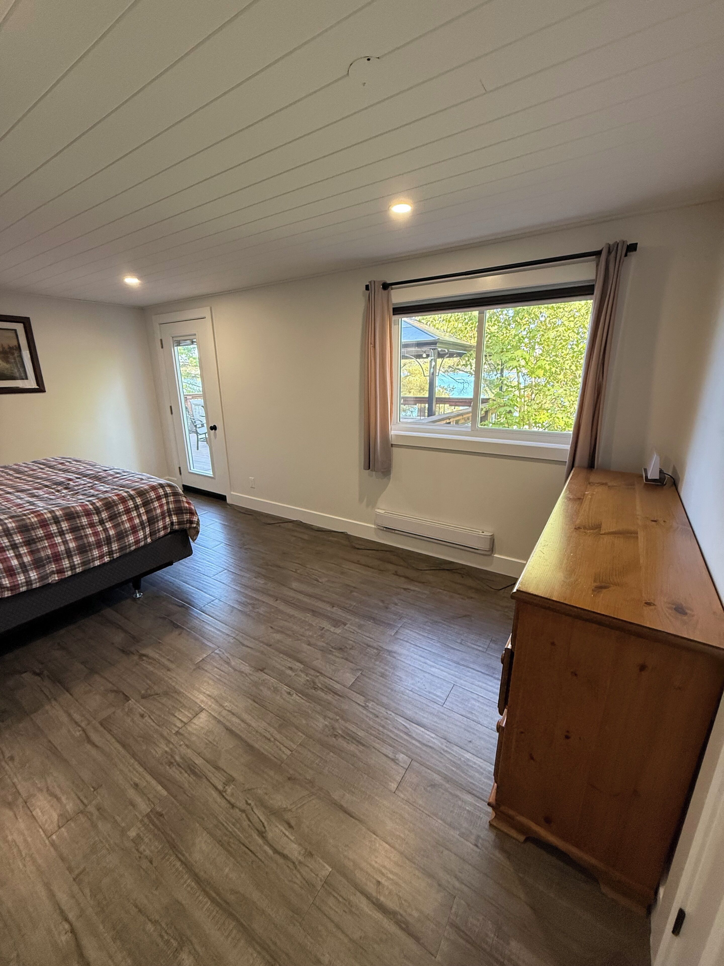 3 bedrooms, WiFi (free), bed sheets
