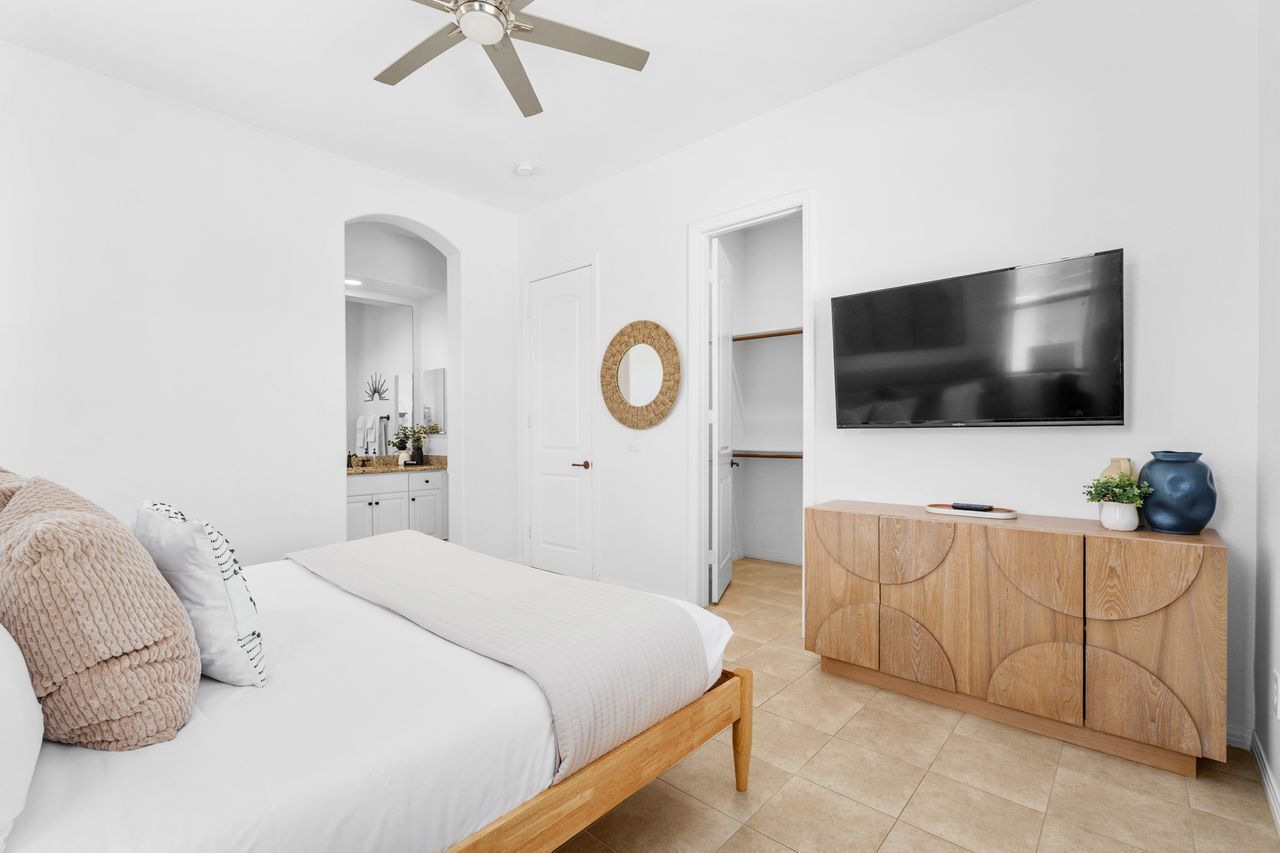 6 bedrooms, iron/ironing board, free WiFi, bed sheets