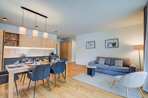 TV - Residenza Castanea 002 Modern Alpine Stay In San Bernardino | Ski, Hiking & Nature, San Bernardino, Switzerland (San Bernardino)