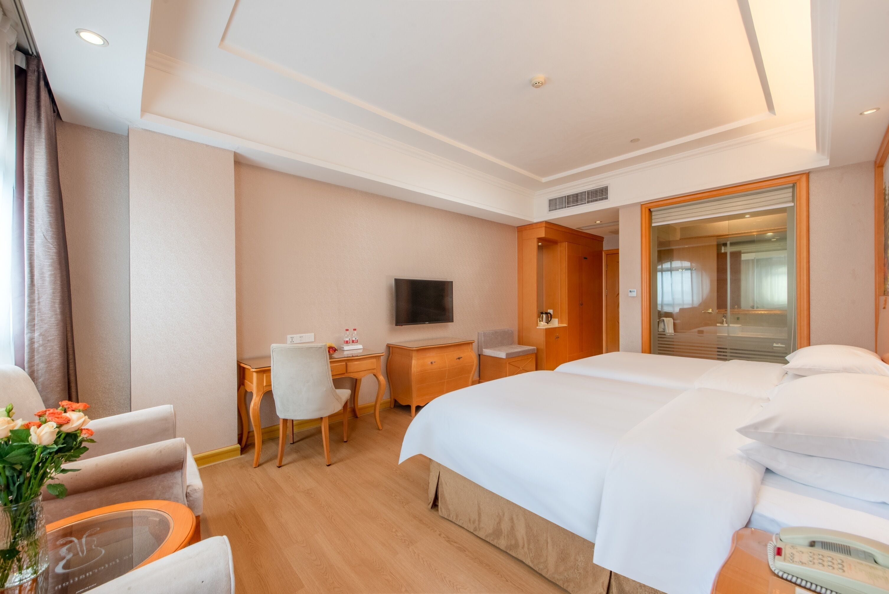 Luxury-Zweibettzimmer, Stadtblick | Hochwertige Bettwaren, Daunenbettdecken, Select-Comfort-Betten