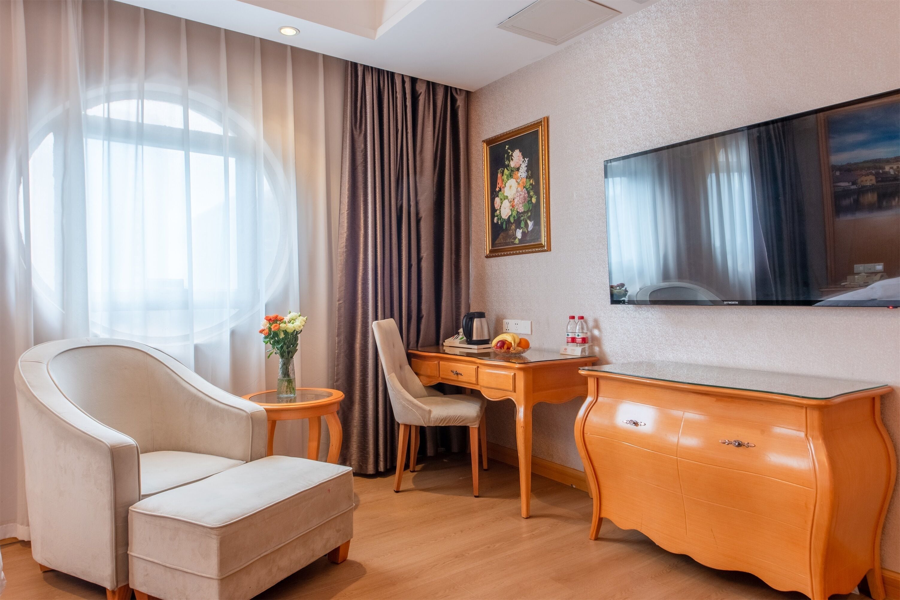 Luxury Double Room, City View | Living area | 50-inch LCD TV with satellite channels, pay movies