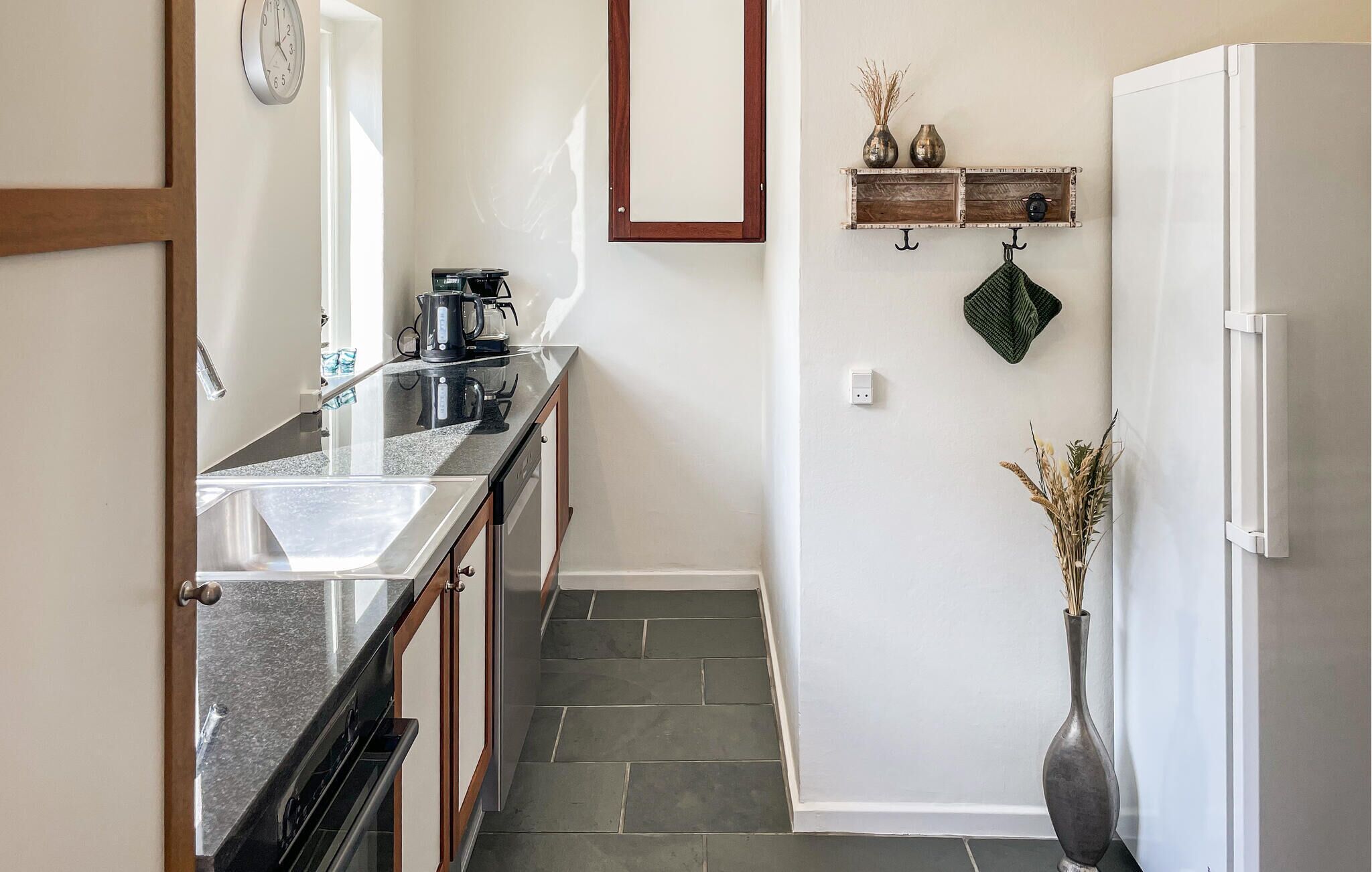 Coffee/tea maker, fridge, stovetop, dishwasher