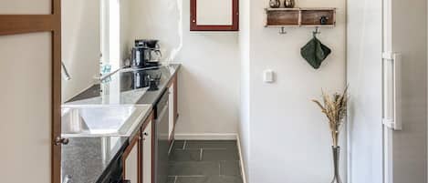 Coffee/tea maker, fridge, stovetop, dishwasher