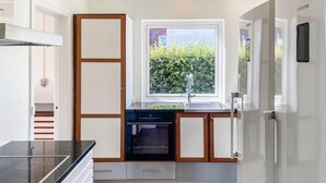 Coffee/tea maker, fridge, stovetop, dishwasher - 3 bedroom nice home in Tranekær (Tranekær)