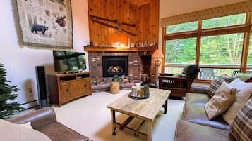 Smart TV, fireplace, DVD player