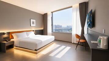 Superior Double Room, City View | Blackout drapes, soundproofing, WiFi (free)