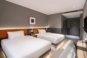 Kamar Twin Bisnis, pemandangan kota | Seprai premium, selimut bulu angsa, tirai kedap cahaya, dan kedap suara
