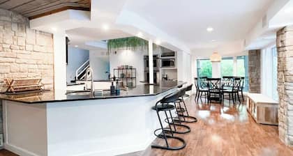 Luxury Villa w/ Pool, Max Amenities
